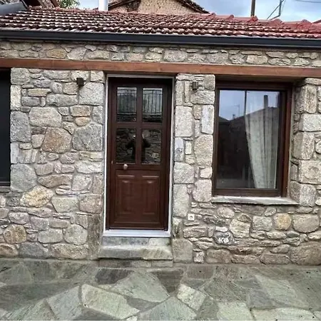 Nevoliani Stone House Casa de Férias